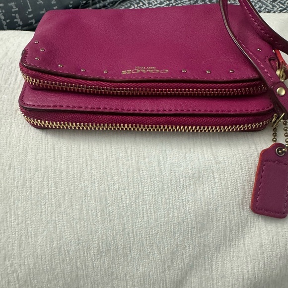 Coach EUC studded wristlet - Picture 4 of 8